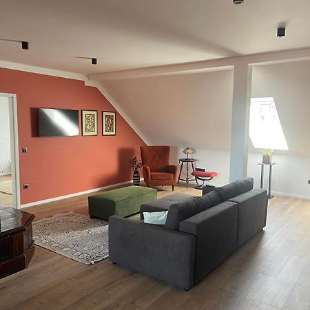Hotello Apartmanhaz Es Panzio 佐洛埃格塞格 外观 照片