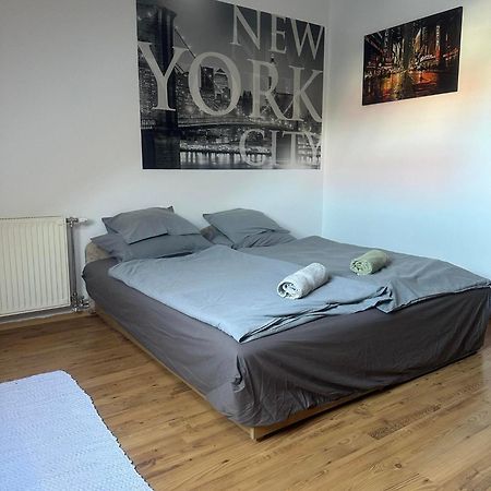 Hotello Apartmanhaz Es Panzio 佐洛埃格塞格 外观 照片