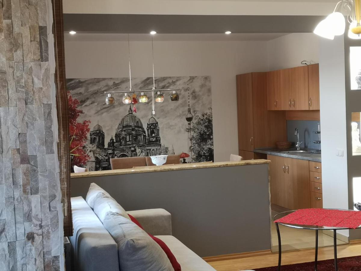 Hotello Apartmanhaz Es Panzio 佐洛埃格塞格 外观 照片