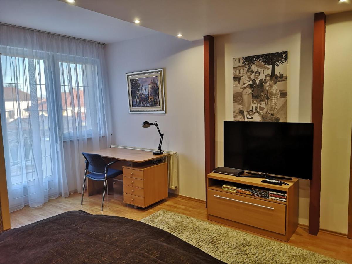Hotello Apartmanhaz Es Panzio 佐洛埃格塞格 外观 照片