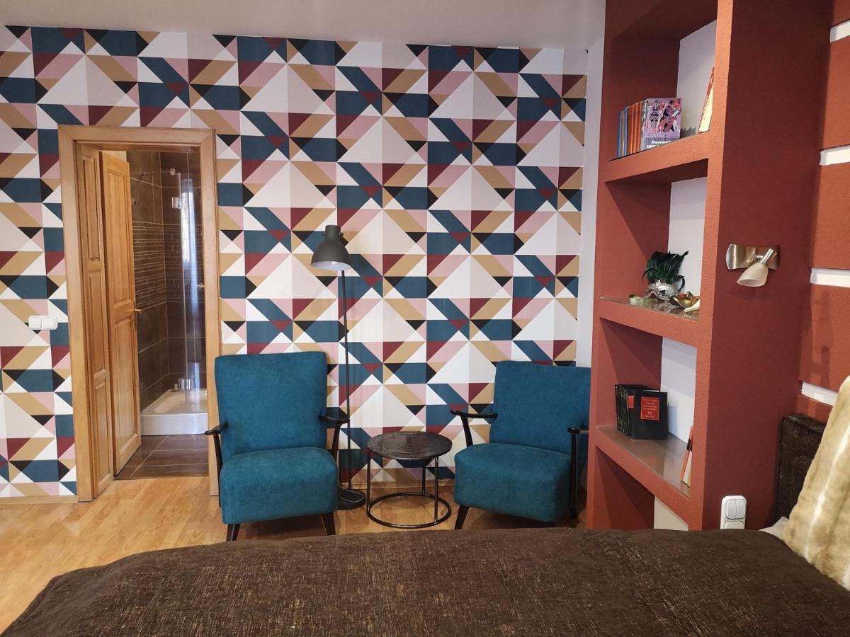 Hotello Apartmanhaz Es Panzio 佐洛埃格塞格 外观 照片