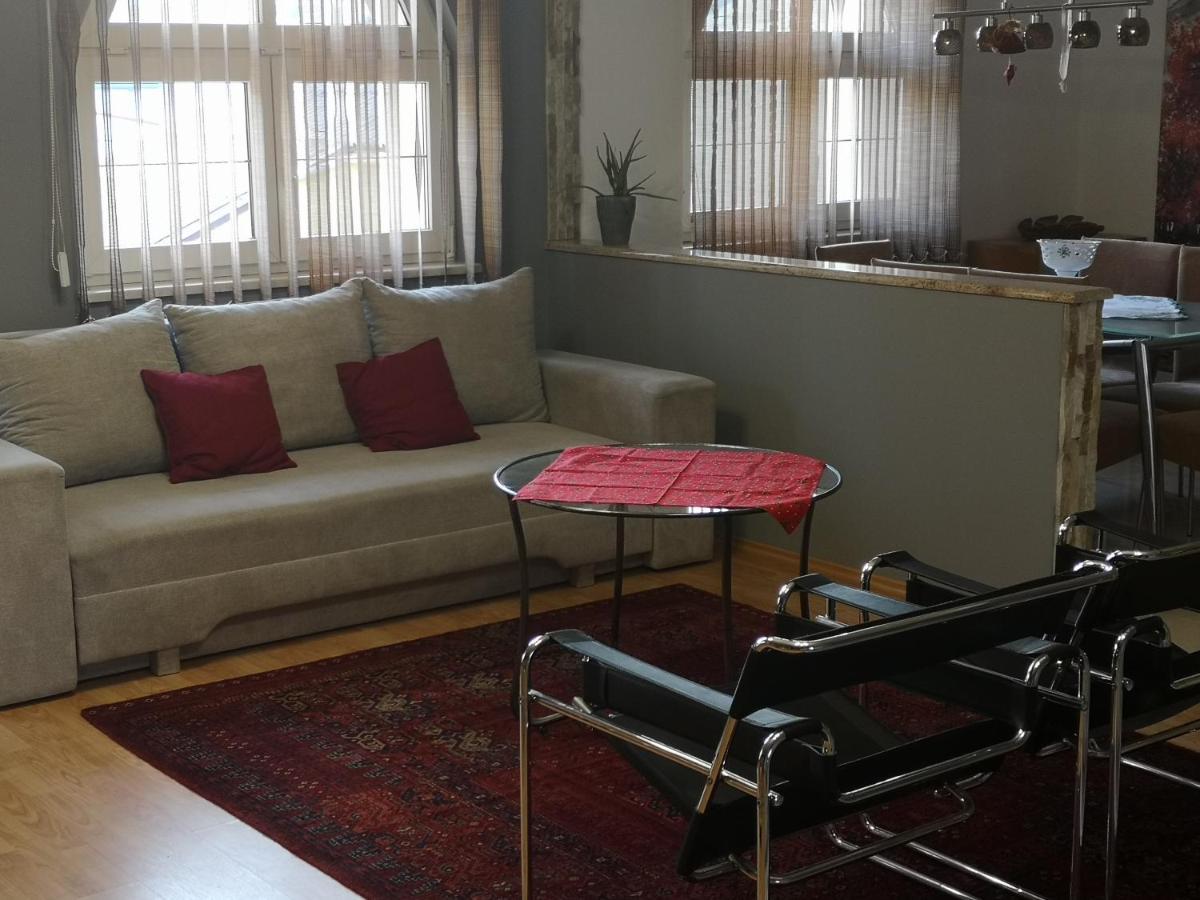 Hotello Apartmanhaz Es Panzio 佐洛埃格塞格 外观 照片
