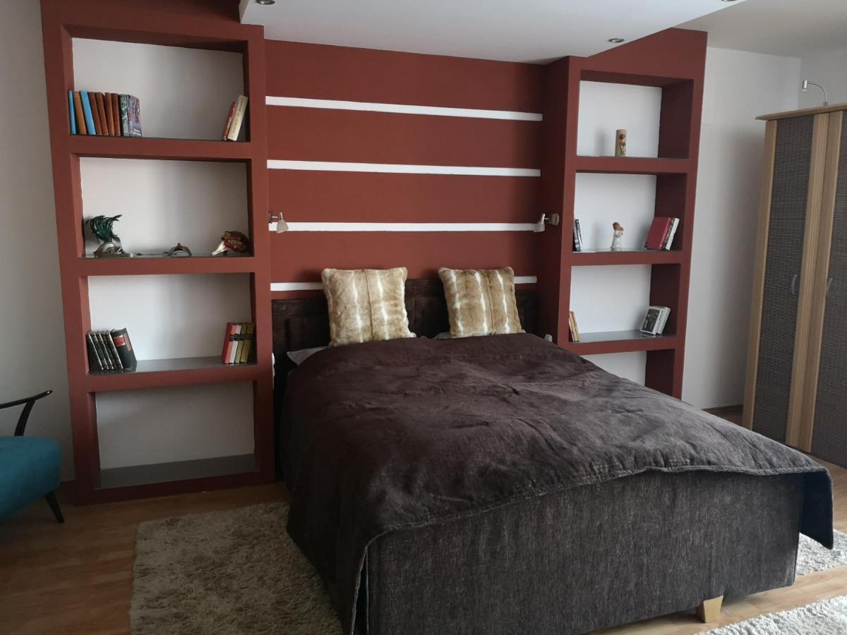 Hotello Apartmanhaz Es Panzio 佐洛埃格塞格 外观 照片