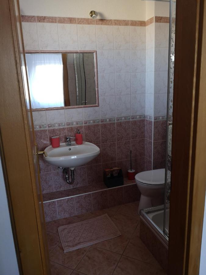 Hotello Apartmanhaz Es Panzio 佐洛埃格塞格 外观 照片