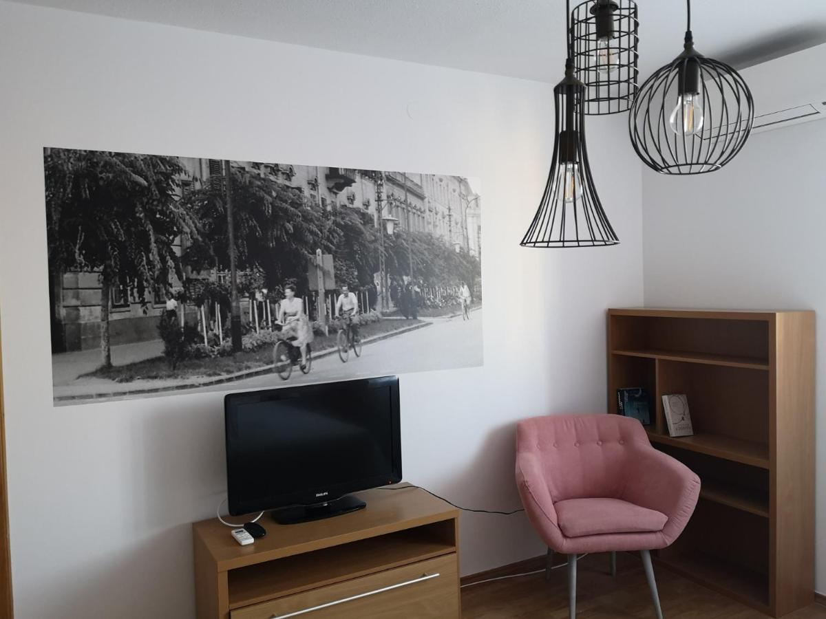 Hotello Apartmanhaz Es Panzio 佐洛埃格塞格 外观 照片