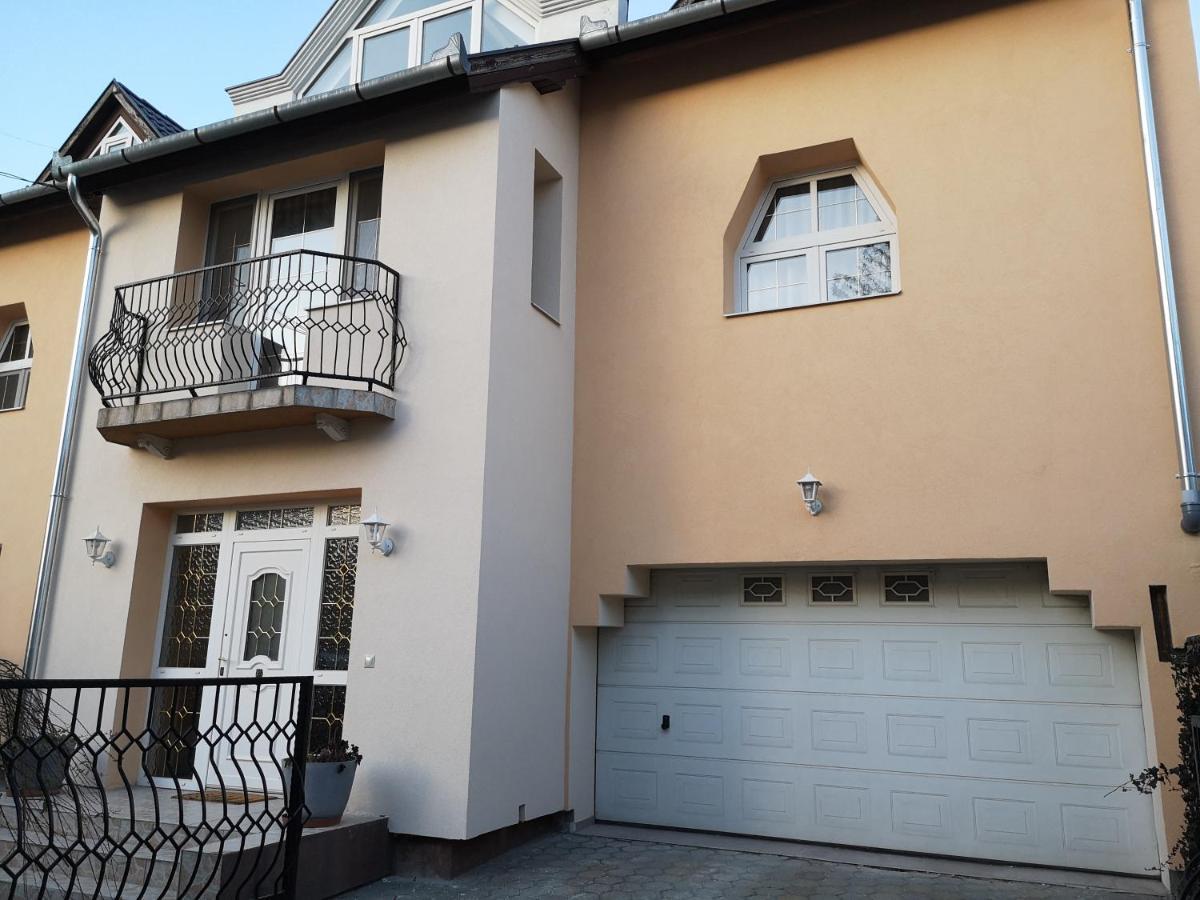 Hotello Apartmanhaz Es Panzio 佐洛埃格塞格 外观 照片