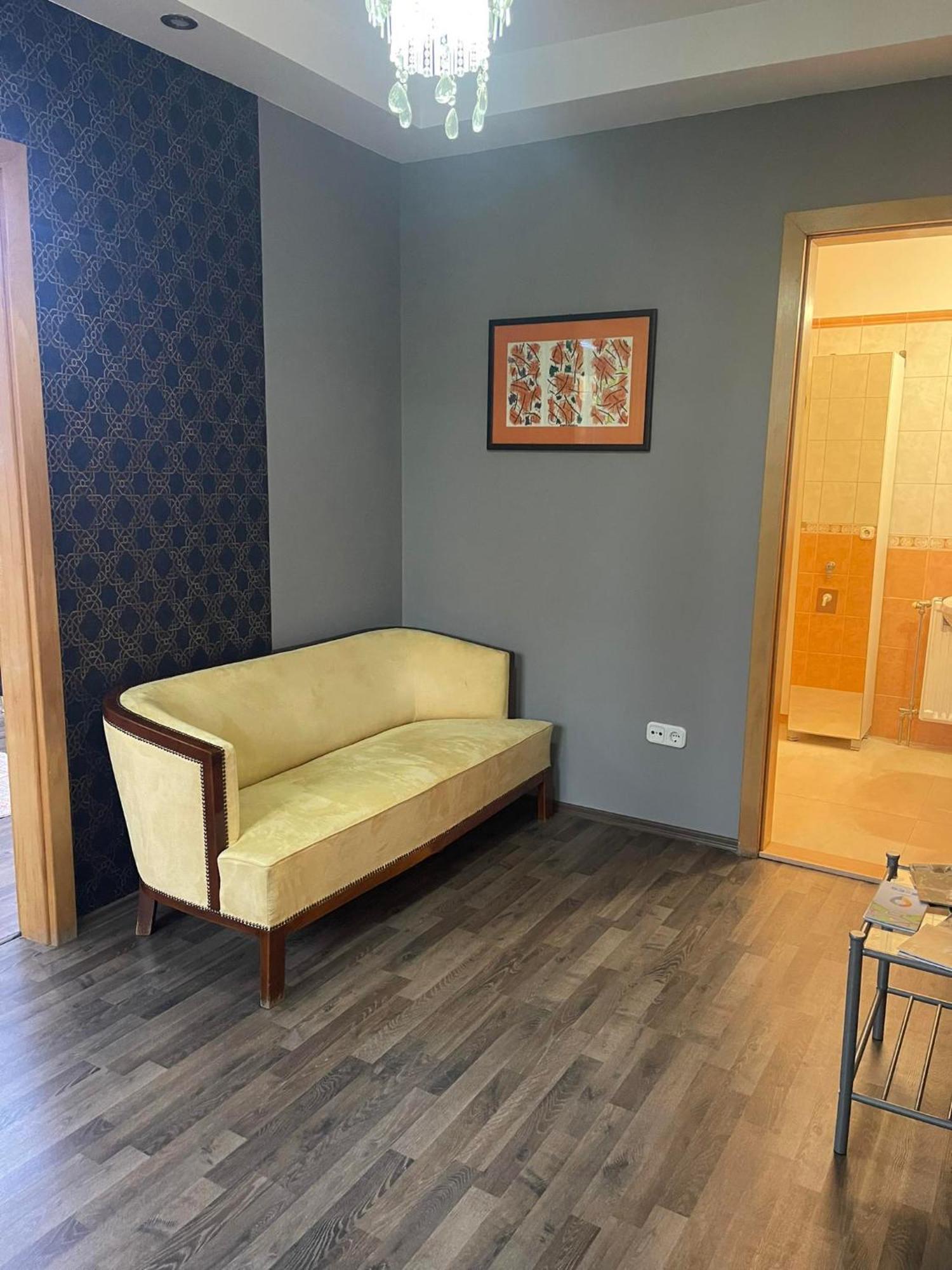 Hotello Apartmanhaz Es Panzio 佐洛埃格塞格 外观 照片