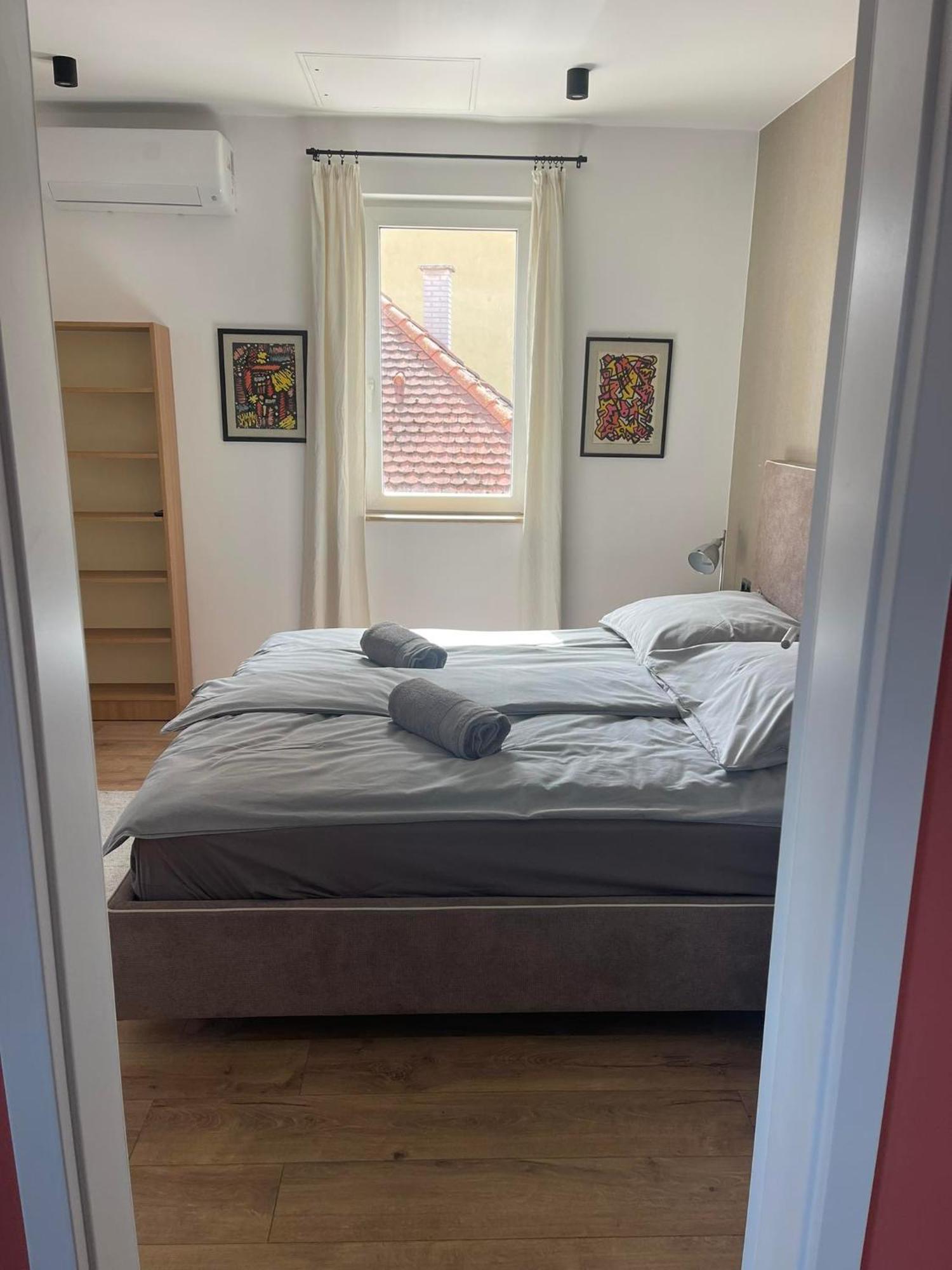 Hotello Apartmanhaz Es Panzio 佐洛埃格塞格 外观 照片