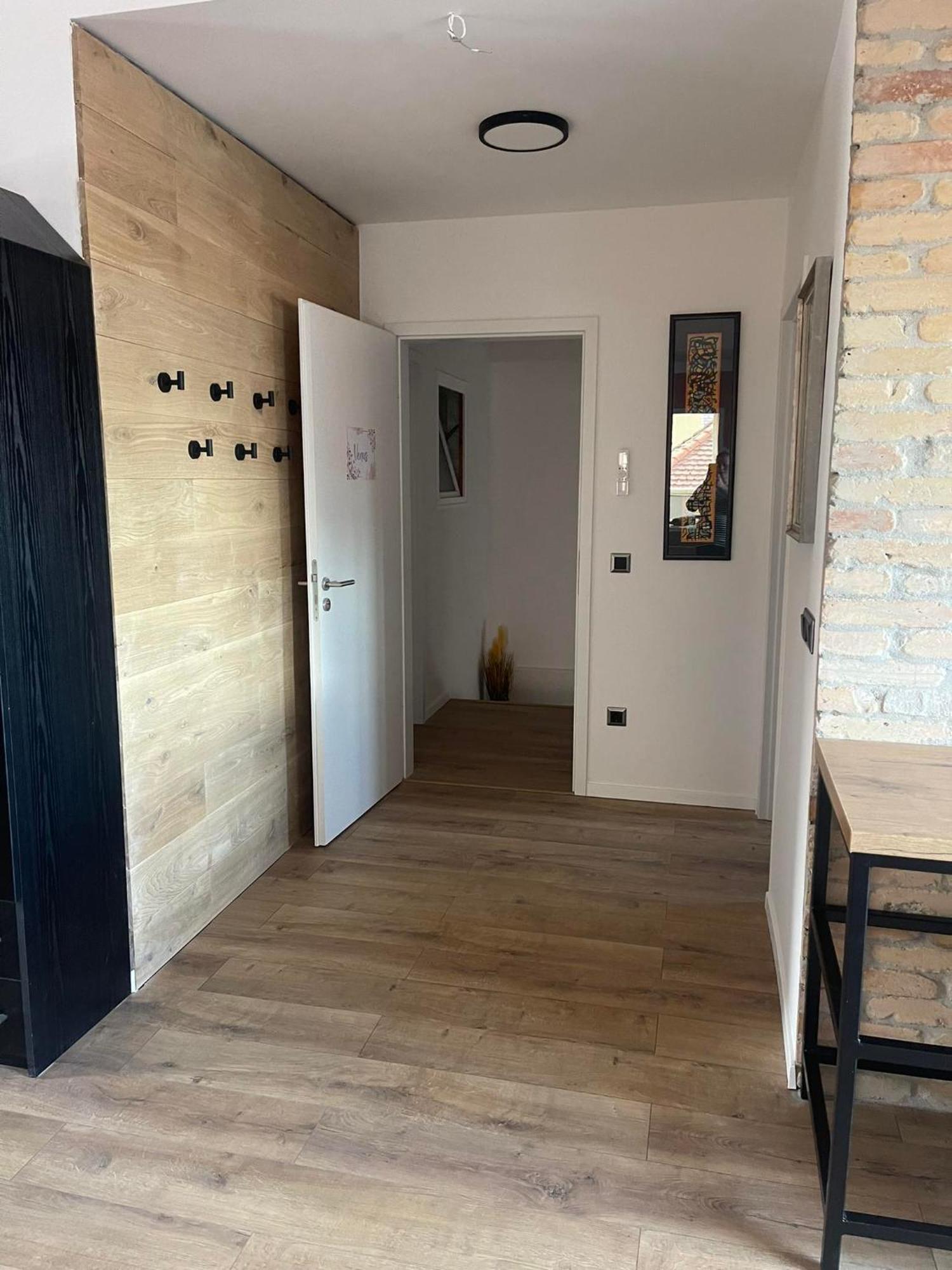 Hotello Apartmanhaz Es Panzio 佐洛埃格塞格 外观 照片